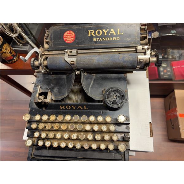 Royal Standard Manual Typewriter Early Model