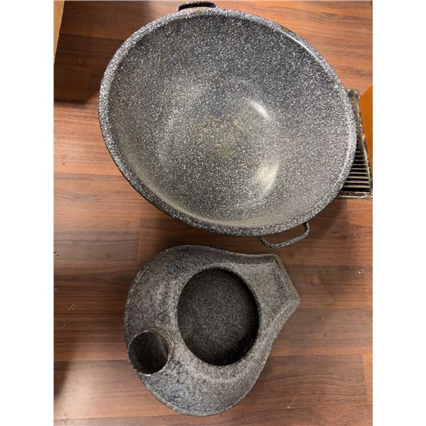 Graniteware Wash Basin and Chamber Pot Set