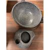 Image 1 : Graniteware Wash Basin and Chamber Pot Set