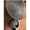 Image 3 : Graniteware Wash Basin and Chamber Pot Set