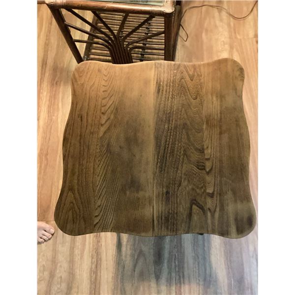 Wooden Side Table with Scalloped Top and Turned Legs