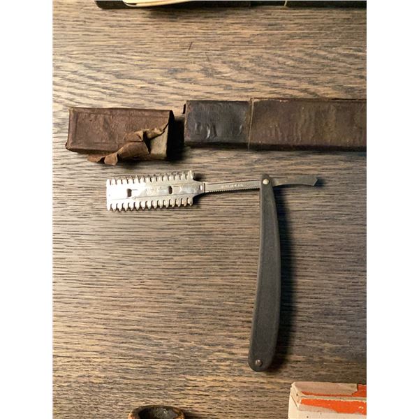 Vintage Hair Thinning Razor Comb Tool Made in USA with Case