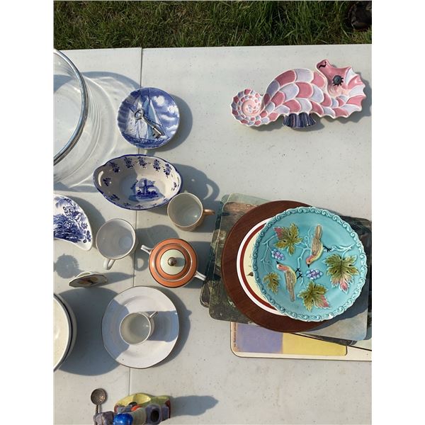 Glassware and Ceramic Tableware Collection
