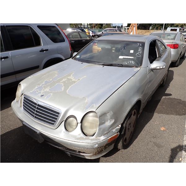 2000 Mercedes-Benz CLK320