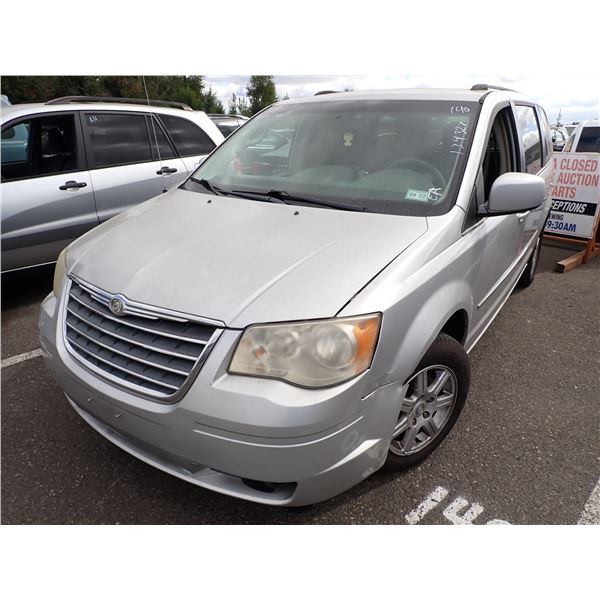 2010 Chrysler Town and Country
