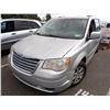 Image 1 : 2010 Chrysler Town and Country