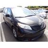 Image 2 : 2011 Toyota Sienna