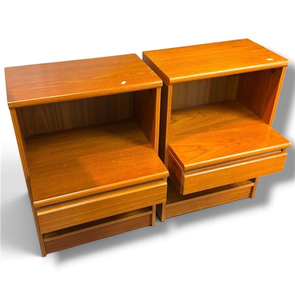 Pair of Mid-Century Modern Wooden Bedside Tables w Shelving  20x17x29"