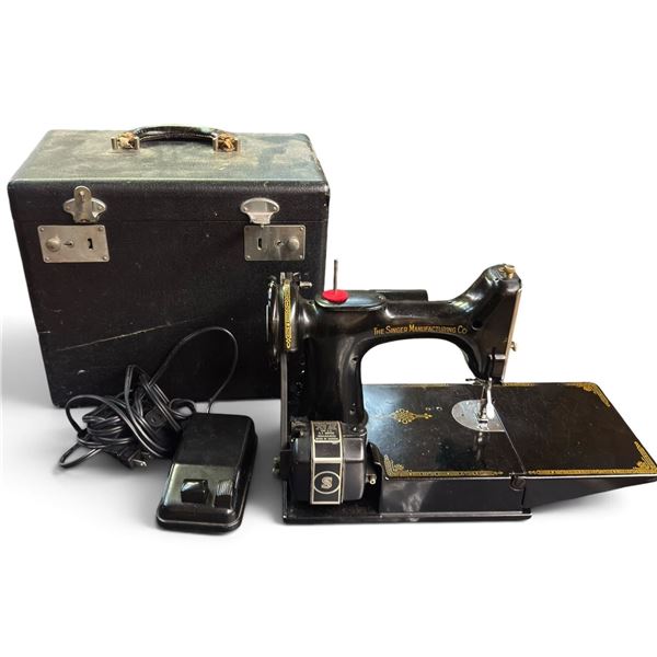 Singer 221-1 Featherweight Sewing Machine, 1948, Case & Foot Pedal, Serial AH427838, Vintage Machine