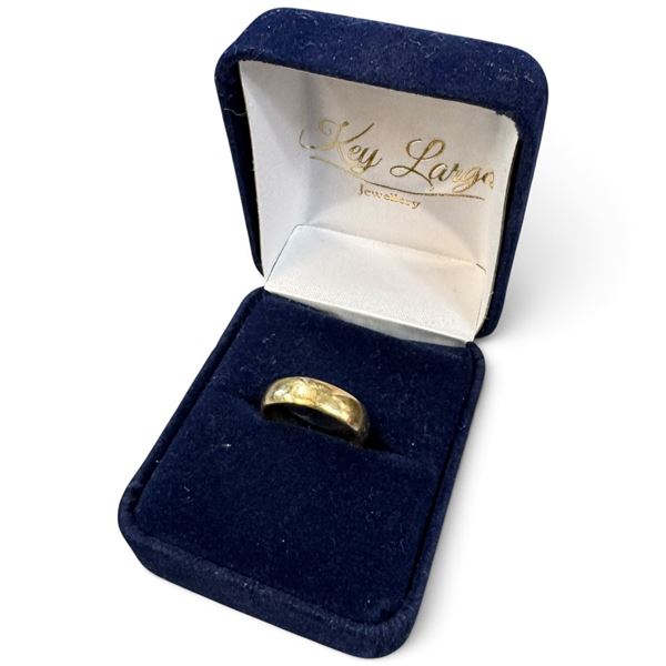 14K Yellow Gold Textured Band Ring, Size 5.5 (4.5 mm), 2.89 Grams, with Jewelry Box
