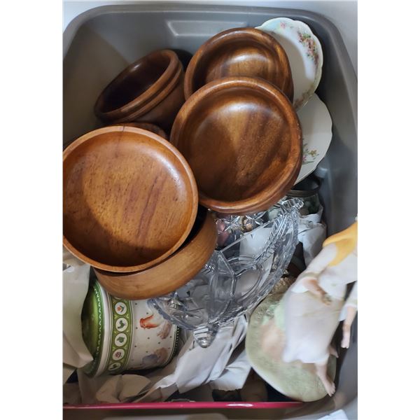 Tote of Wood Salad  Bowls, China, Glassware & Decorative Items