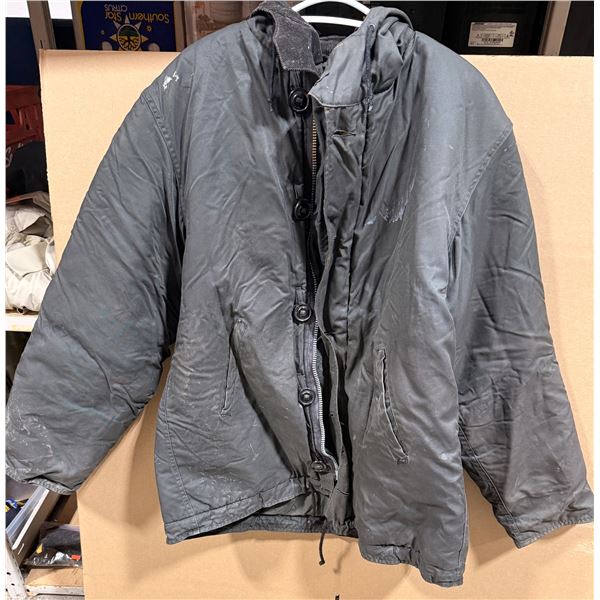 VTG 1978 Canadian Forces Intermediate Cold Weather Parka