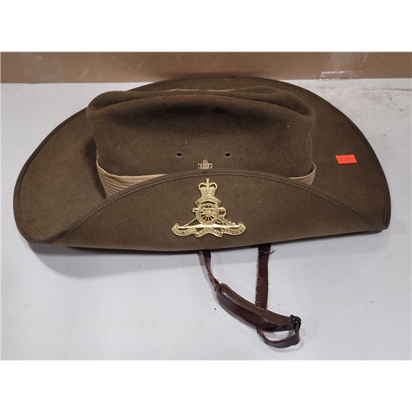 VTG 1983 Australian Army Khaki Fur Felt (KFF) w/ Royal Australian Artillery (RAA) Badge