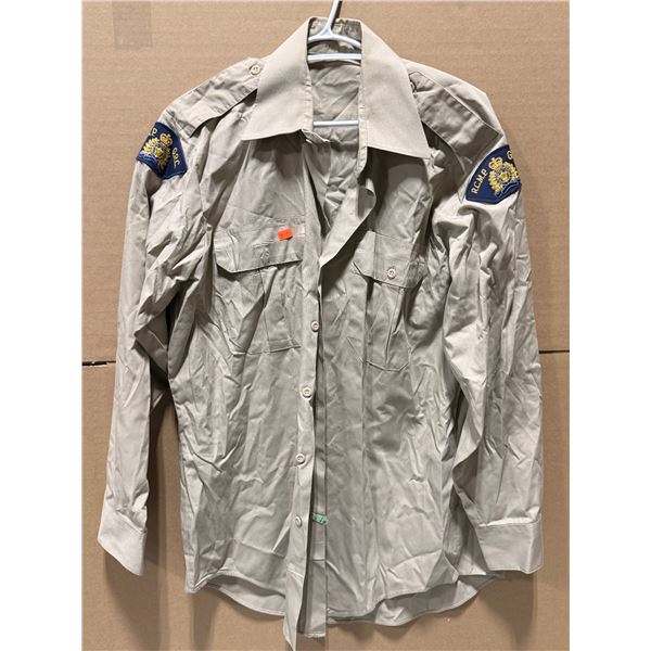 VTG 1987 RCMP/GRC Khaki Long Sleeve Uniform Shirt w/ Shoulder Patch