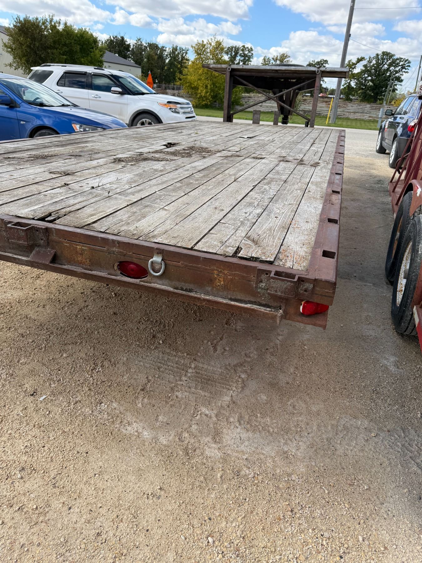 Linden 20' x 8.5' Gooseneck Tandem Axle Tilt Deck Flatdeck Trailer ...
