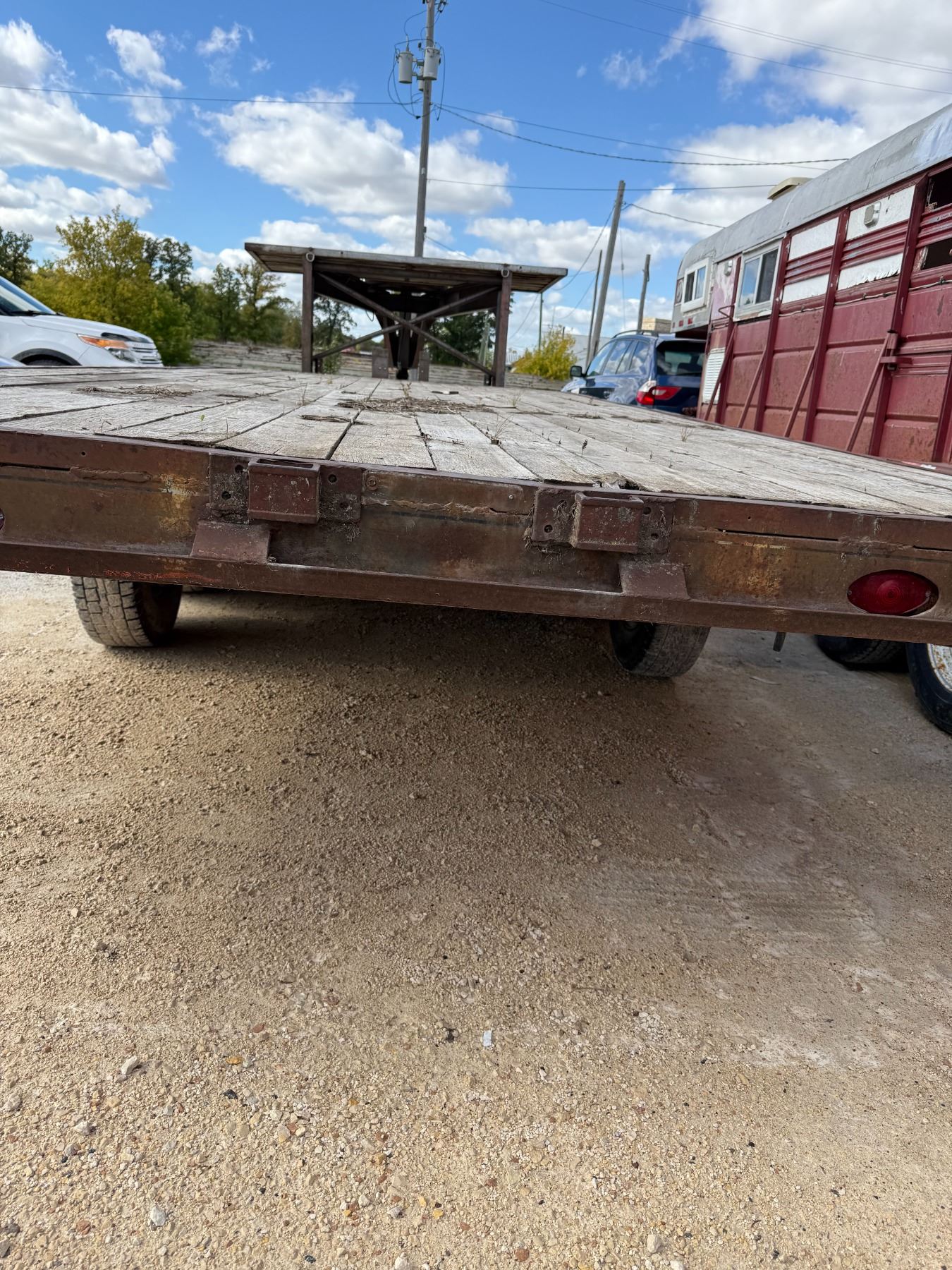 Linden 20' x 8.5' Gooseneck Tandem Axle Tilt Deck Flatdeck Trailer ...