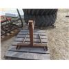 Image 2 : 3-Point Hitch Bale Forks
