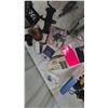 Image 6 : Archery Broadheads, Quivers, Arm Guard, and Gloves
