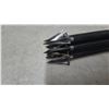 Image 2 : 12 D+Q Carbon Arrows #550 with Broadhead and Practice Tips