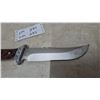 Image 3 : Valor 440 Hunting Knife with Wood Handle and Serrated Blade