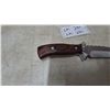 Image 4 : Valor 440 Hunting Knife with Wood Handle and Serrated Blade