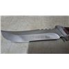 Image 6 : Valor 440 Hunting Knife with Wood Handle and Serrated Blade