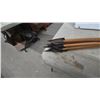 Image 2 : Vintage Wood Arrows with Metal Broadheads, Red Fletching, 6 Arrows