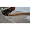 Image 3 : Vintage Wood Arrows with Metal Broadheads, Red Fletching, 6 Arrows