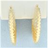 Image 2 : Textured Fan Design Hoop Earrings in 14k Yellow Gold