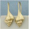 Image 1 : Conch Seashell Drop Earrings in 14k Yellow Gold