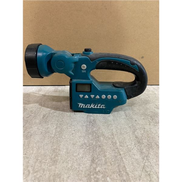 Makita 14.4V/18V Cordless Flashlight & AM/FM Radio