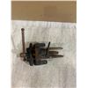 Image 2 : Rusty Bench Vise
