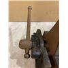 Image 3 : Rusty Bench Vise
