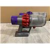 Image 5 : Lot Of 2 Dyson Vacuums