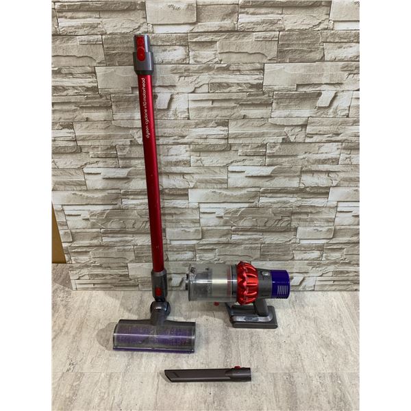 V10 Dyson Vacuum - Includes 2 Attachments