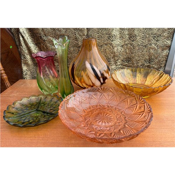 Coloured Art Glass Vases and Bowls, Lot of 8