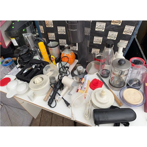 Kitchen Appliance and Gadget Lot Including Magic Bullet, SodaStream, Proctor Silex, Pampered Chef