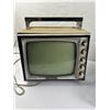 Image 2 : Vintage Panasonic Tv & Crosley recordplayer