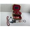 Image 2 : Jewelry box with costume jewelry