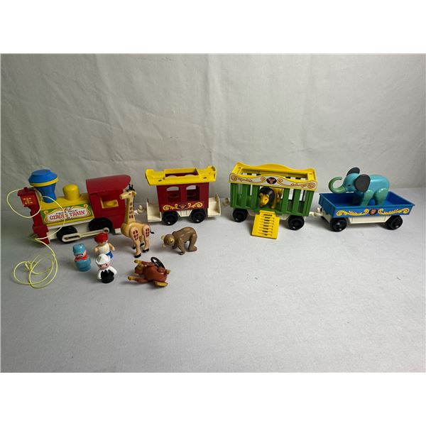 12 PIECES FISHER PRICE 1970'S TRAIN - WORKS