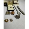 Image 2 : BOX VINTAGE PINS & JEWELRY
