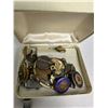 Image 5 : BOX VINTAGE PINS & JEWELRY