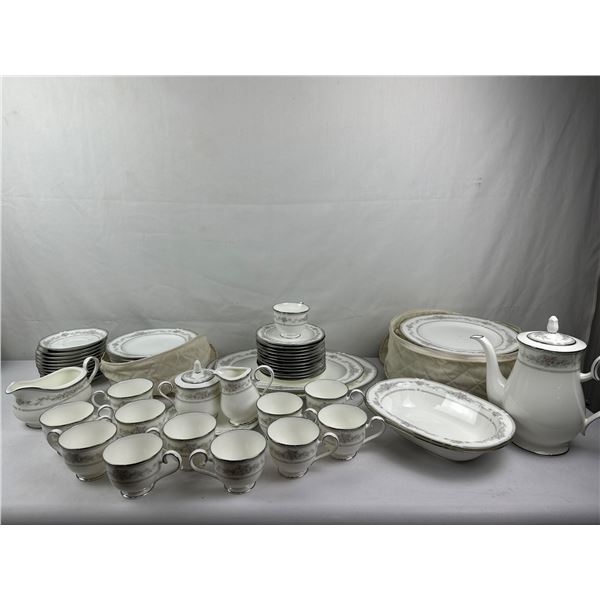 NORITAKE Rose Memento (Pattern 4728) fine porcelain dish set with serving pieces