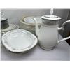 Image 4 : NORITAKE Rose Memento (Pattern 4728) fine porcelain dish set with serving pieces