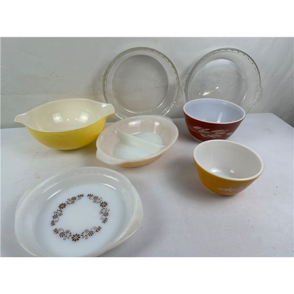 Assorted Lot of Pie Plates and Mixing Bowls, including PYREX and Anchor Hocking