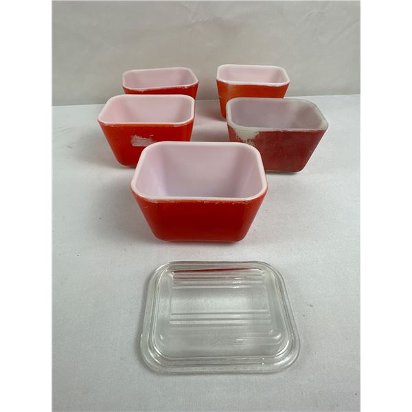 Vintage Pyrex Small Refrigerator Storage Dishes (5) with one Lid