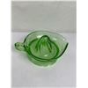 Image 2 : Vintage 1930s Uranium Depresssion Glass Citrus Juicer