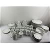 Image 1 : 67-Piece Fine China Lovelace Pattern by Crown Royal