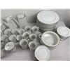 Image 2 : 67-Piece Fine China Lovelace Pattern by Crown Royal