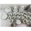 Image 3 : 67-Piece Fine China Lovelace Pattern by Crown Royal